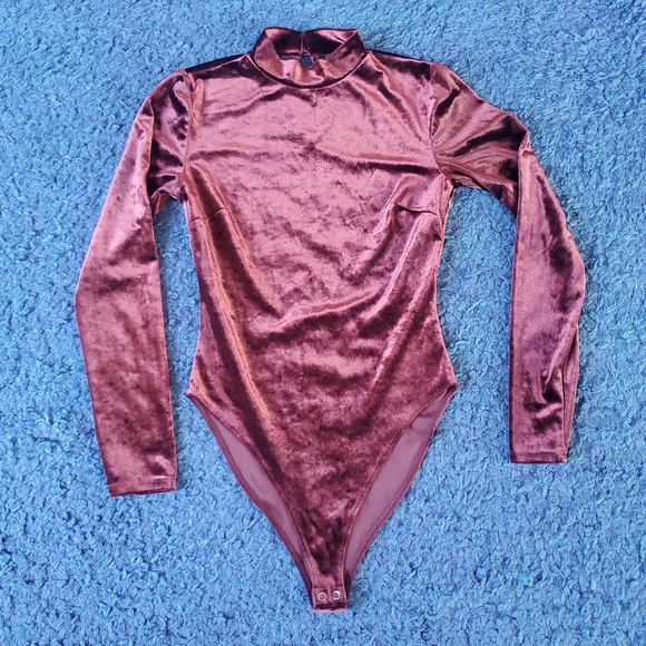 Forever 21 Burgundy Velvet Bodysuit Size Small - Picture 1 of 3